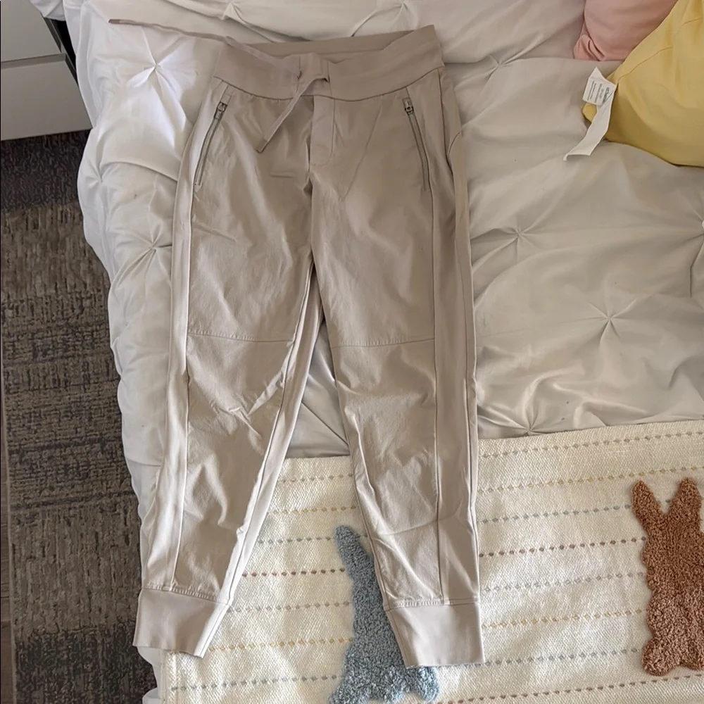 Petite Athleta Hybrid Trek Jogger in abalone grey - Picture 2 of 3